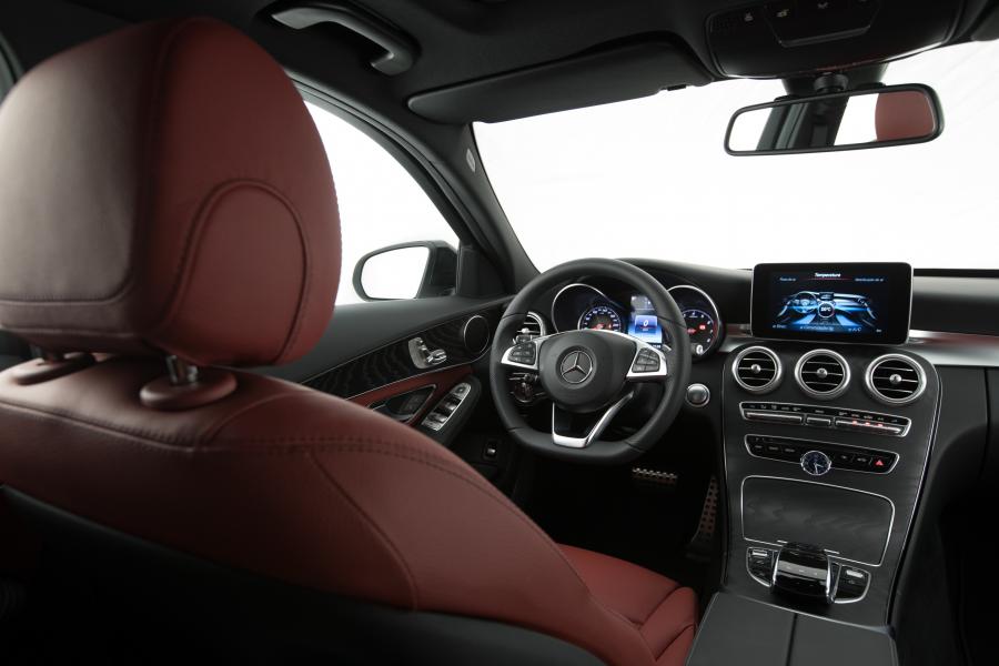 Интерьер Mercedes-Benz C300 Sport 2017 года  (LA) (фото 18 из 34)